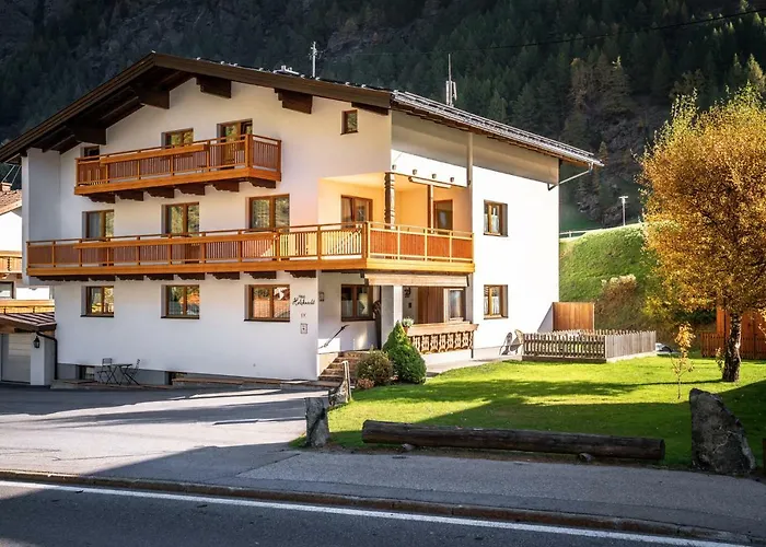 Holzknecht Affittacamere 2*