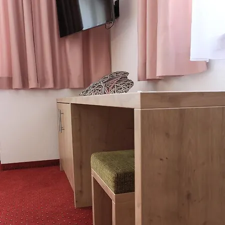 Holzknecht בית הארחה